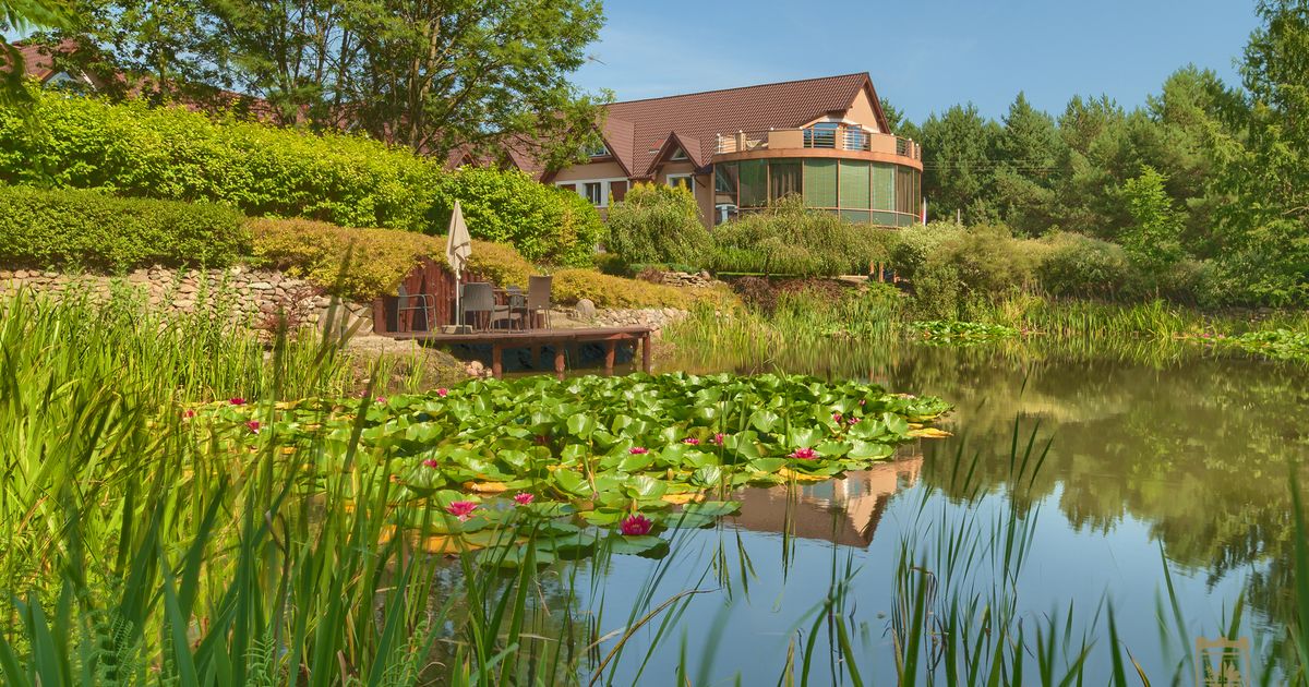 Hotel Pory Roku in Czystebłota, Poland